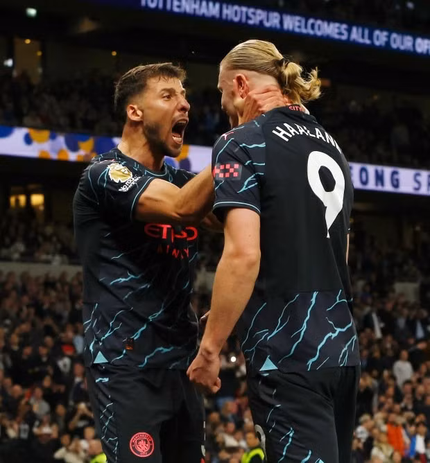 Man City giành lại ngôi đầu khi hơn Arsenal 1 điểm trước trận đấu cuối cùng của mùa giải 2023-2024. Chùm ảnh: Son Heung-min ‘đá văng’ hy vọng vô địch của Arsenal