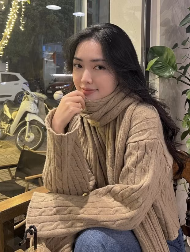 Cô nàng nhận được nhiều lời khen với phong cách ăn mặc "hợp thời hợp dáng" của mình. Khám phá gu thời trang mùa đông của các nàng WAGs Việt