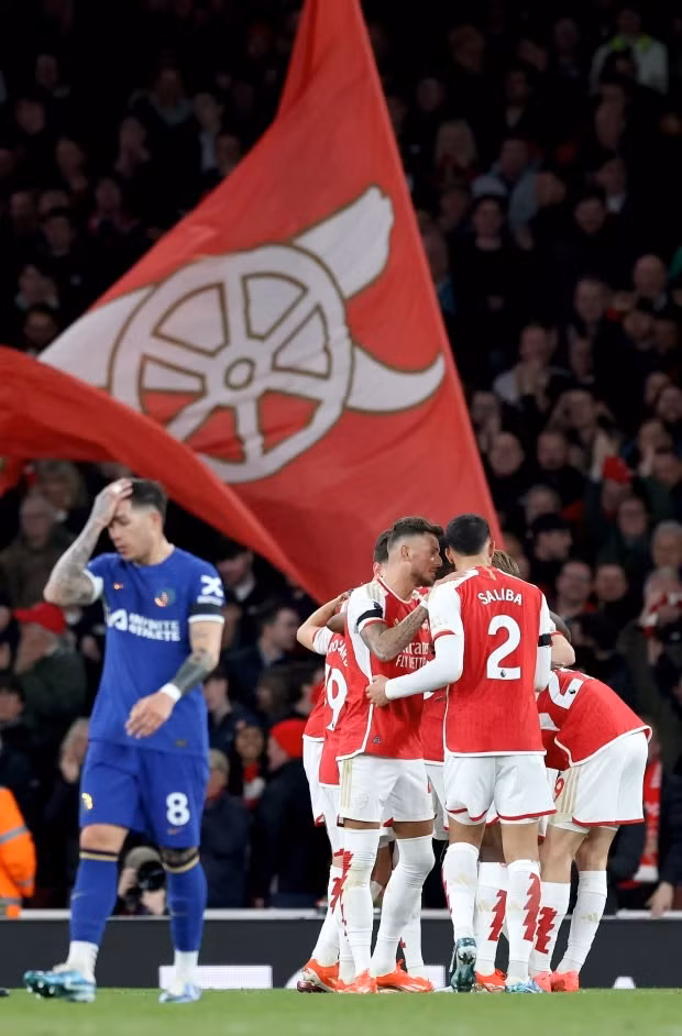 Thua 5 bàn không gỡ, Chelsea chịu thất bại nặng nề nhất dưới thời HLV Mauricio Pochettino. Arsenal thắng lịch sử trước Chelsea, bỏ xa Man City trên bảng xếp hạng