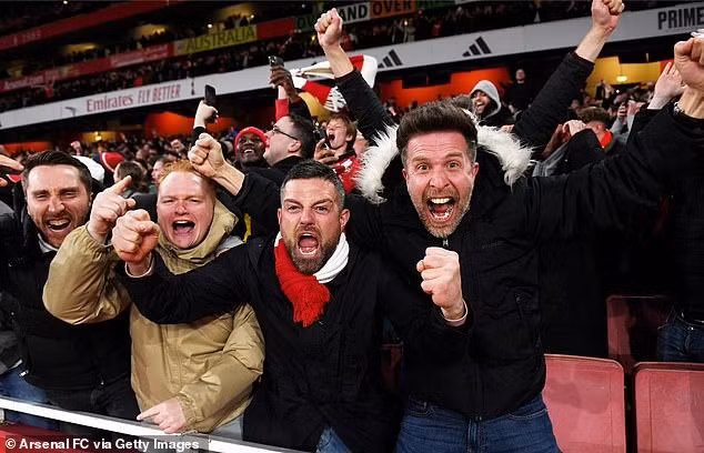 Con tim cổ động viên Arsenal đã ‘vui trở lại’ sau khi đội nhà bị loại khỏi Champions League. Arsenal thắng lịch sử trước Chelsea, bỏ xa Man City trên bảng xếp hạng