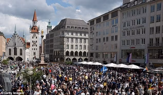 Hàng nghìn người đã sẵn sàng cho kỳ EURO bùng nổ. Hàng ngàn cổ động viên Scotland ‘đại náo’ Munich trước trận mở màn EURO 2024