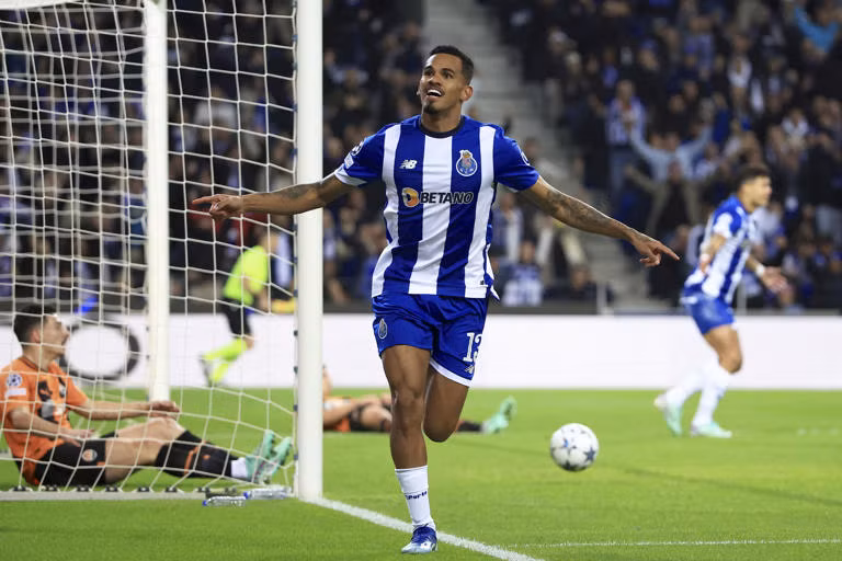 Porto được dự đoán sẽ tiếp Real Sociedad ở lượt đi vòng 16 đội giải đấu danh giá nhất châu Âu cấp câu lạc bộ. Arsenal gặp đối thủ khó chơi tại vòng 16 đội Champions League