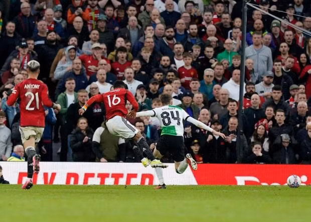 Cầu trường Old Trafford vỡ oà khi ở phút bù giờ 120+2, ngôi sao Amad Diallo ghi bàn thắng giúp Man Utd giành chiến thắng 4-3 trước Liverpool. Chùm ảnh: Man Utd thắng ngược Liverpool trong trận cầu kinh điển
