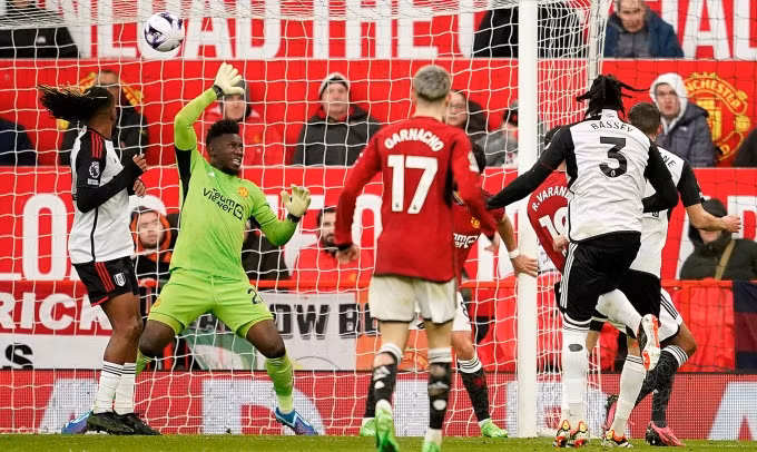 Chùm ảnh: Maguire ghi bàn, Man Utd vẫn thua sốc Fulham 