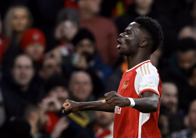 </strong> <strong> Tiền đạo Bukayo Saka: </strong>Ngôi sao người Anh giúp Arsenal luôn thành đối trọng của Man City trong hành trình đua vô địch. Saka nhận được số điểm trung bình 7,72. Đội hình xuất sắc nhất Ngoại hạng Anh 2023/2024