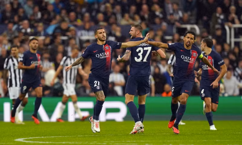 Cầu thủ PSG chia vui với bàn thắng của Lucas Hernandez. Chùm ảnh Newcastle gây ‘địa chấn’ tại Champions League