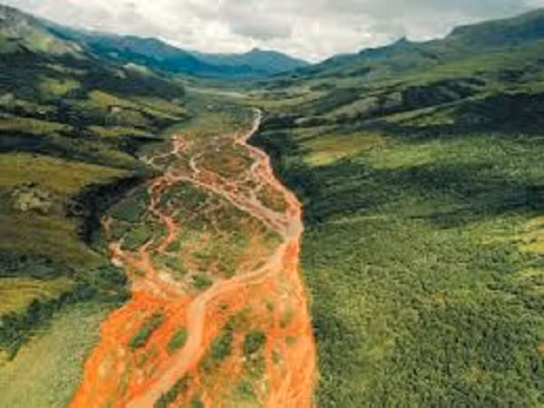 Sốc trước sự đổi màu của các dòng sông ở Alaska