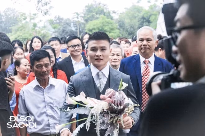 Quang Hải điển trai ngày làm chú rể. Quang Hải đón cô dâu Thanh Huyền bằng siêu xe 14 tỷ đồng