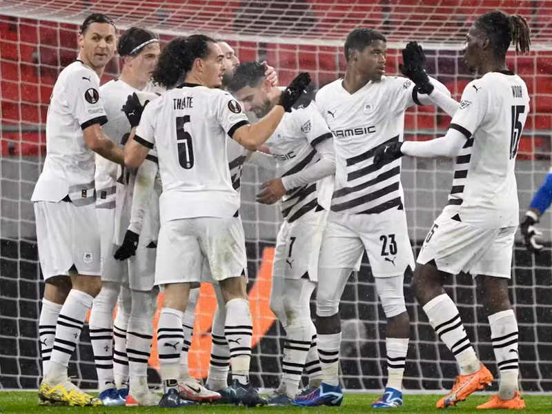 </strong> <strong> Maccabi Haifa vs Rennes 0-3: </strong>Thắng trên sân khách giúp Rennes chính thức đi tiếp với 12 điểm sau 5 trận ở bảng F.<br/> <strong> Xác định 13 đội vào vòng knock-out Europa League