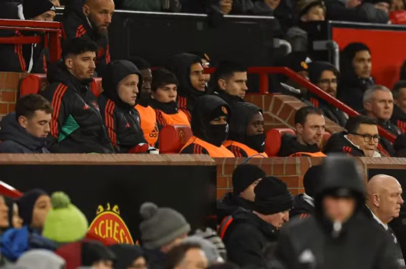 Man Utd tiếp đón Bournemouth với cả Rasmus Hojlund lẫn Marcus Rashford trên băng ghế dự bị. Man Utd thảm bại ‘không thể bào chữa’ ngay tại Old Trafford