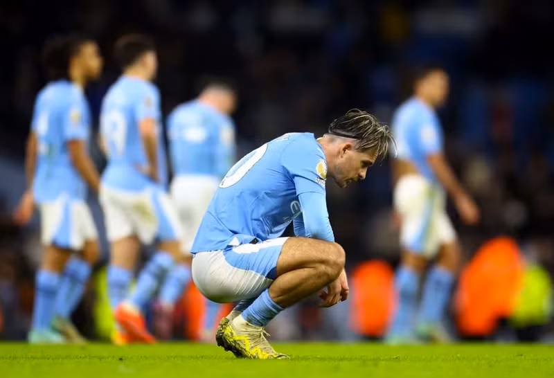 Man City vẫn đứng thứ tư nhưng chỉ hơn Tottenham một điểm. Họ nguy cơ bị Aston Villa, Arsenal và Liverpool bỏ xa hơn nữa sau vòng 17 Ngoại hạng Anh. Man City bị ‘nhược tiểu’ cầm hoà theo kịch bản … ‘không tưởng’