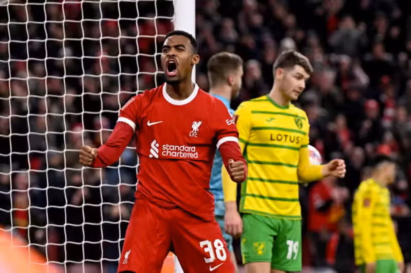 Cổ động viên kéo đến kín sân tri ân HLV Klopp, Liverpool thắng đậm tại Cup FA 
