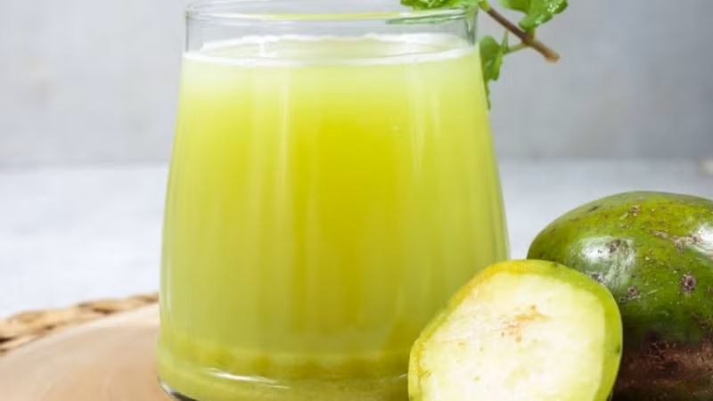 Nước ép cóc có chứa nhiều vitamin nên được xem là cách giải rượu khá hiệu quả. Những cách giải rượu hữu hiệu nhất dịp Tết ai cũng cần