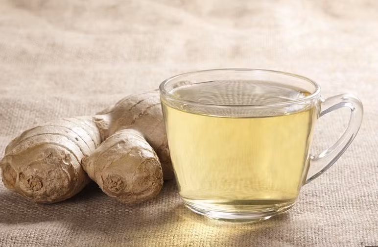 Cách giải rượu tại nhà đơn giản là sử dụng vài lát gừng thái mỏng để pha trà gừng hoặc ăn trực tiếp. Những cách giải rượu hữu hiệu nhất dịp Tết ai cũng cần