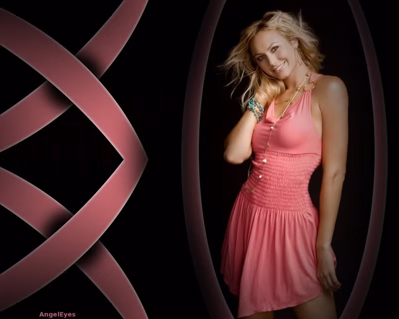 </span> <span style="font-size: 16px;">Cô nàng Stacy Keibler là vận động viên đấu vật giải trí (WWE) kiêm diễn viên, người mẫu với mái tóc vàng và thân hình quyến rũ.</span><br/> <span style="font-size: 16px;"> 10 nữ vận động viên tài năng sở hữu thân hình vạn người mê
