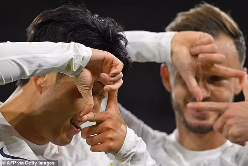 Son Heung-min tỏa sáng, Tottenham chễm chệ ngôi đầu