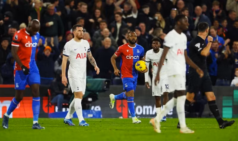 Son Heung-min tỏa sáng, Tottenham chễm chệ ngôi đầu