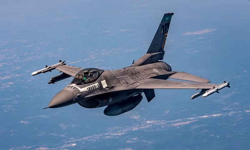 Bộ hệ thống điện tử hàng không hiện đại của F-16 Block 70/72 có buồng lái hiện đại hóa với màn hình lớn, độ phân giải cao, máy tính nhiệm vụ tiên tiến và khả năng liên kết dữ liệu nâng cao. Những nâng cấp này cung cấp cho phi công các công cụ quản lý thông tin và ra quyết định tốt hơn trong các nhiệm vụ. Thổ Nhĩ Kỳ ký thỏa thuận F-16 trị giá 23 tỷ USD