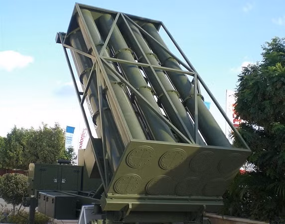 Tên lửa Barak 8 được thiết kế để chống lại nhiều mối đe dọa trên không, như: máy bay, trực thăng, UAV và nhiều loại tên lửa. Tính linh hoạt và hệ thống dẫn đường tiên tiến của nó khiến nó trở thành một công cụ đáng gờm cho phòng không hiện đại, có khả năng bảo vệ cả tài sản trên biển, trên bộ khỏi các mối đe dọa tinh vi và đa dạng. Biết gì về hệ thống phòng thủ MR-SAM của Ấn Độ-Israel?
