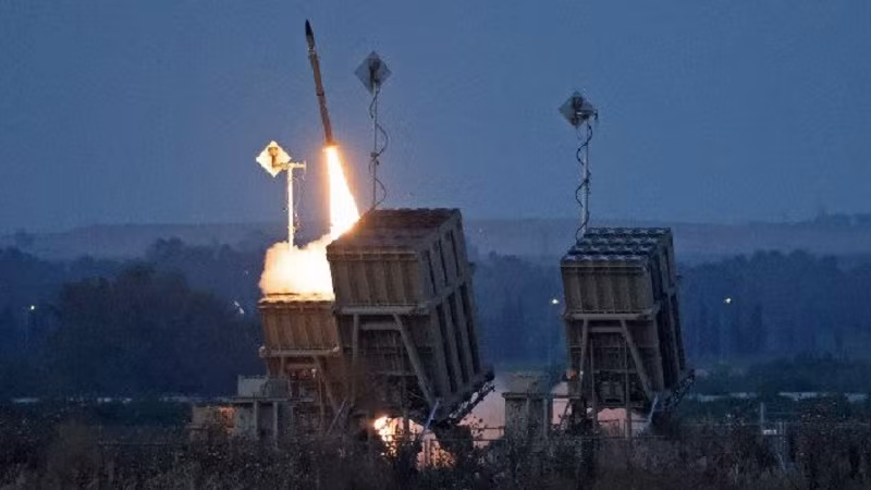 Vào ngày 5/6, Hezbollah, một nhóm chiến binh có trụ sở tại Lebanon, tuyên bố rằng, họ đã nhắm mục tiêu và bắn trúng một bệ phóng phòng không Vòm sắt của Israel gần Ramot Naftali, nơi mà nhóm này gọi là "Palestine bị chiếm đóng ở phía bắc". Hezbollah công bố video tấn công phá hủy Iron Dome của Israel