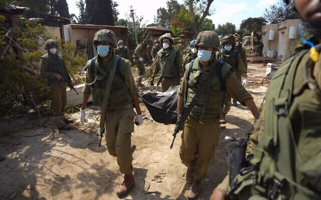“Hamas đã chỉ đạo khủng bố từ khu vực trường học trong khi khai thác và sử dụng nó làm nơi trú ẩn”, IDF nói thêm, nhấn mạnh rằng, họ đã tiến hành giám sát trên không kỹ lưỡng và thu thập thêm thông tin tình báo trước cuộc tấn công để “giảm nguy cơ gây hại cho những người dân thường không liên quan”. Israel dội bom trường học ở Gaza, hàng chục người thiệt mạng