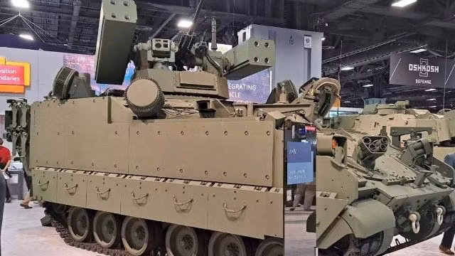 Hệ thống thông tin liên lạc rất quan trọng cho hoạt động của M113 không người lái. Các liên kết liên lạc băng thông cao, độ trễ thấp, chẳng hạn như tần số vô tuyến (RF) hoặc liên lạc vệ tinh, được cài đặt để đảm bảo truyền dữ liệu đáng tin cậy giữa UGV và trạm điều khiển. Điều này cho phép kiểm soát và phản hồi theo thời gian thực.<br/> Phần mềm điều hướng tự động là một thành phần quan trọng khác. Phần mềm này sử dụng thuật toán để xử lý dữ liệu cảm biến và đưa ra quyết định về lập kế hoạch đường đi, tránh chướng ngại vật và theo dõi mục tiêu. Kỹ thuật học máy có thể được sử dụng để cải thiện hiệu suất của UGV theo thời gian. Xuất hiện xe APC M113 không người lái ở Rafah