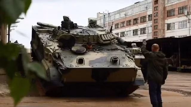 Hàng chục xe chiến đấu bộ binh BMP-3 tham chiến