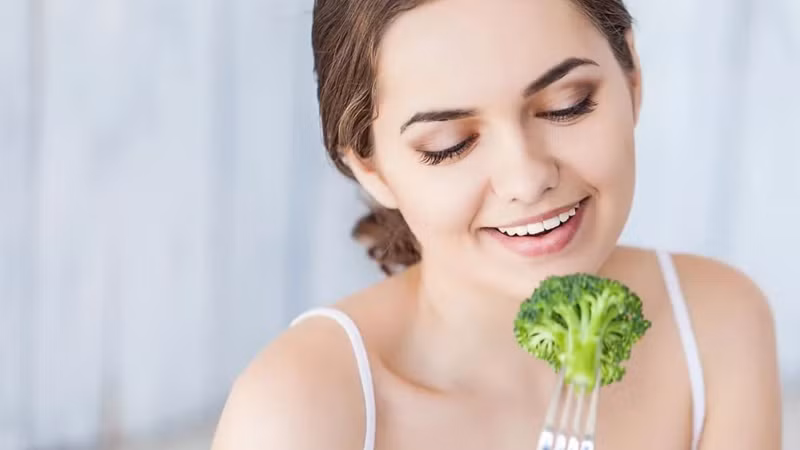Bông cải xanh sẽ cung cấp vitamin và khoáng chất để cơ thể xây dựng hệ miễn dịch khoẻ mạnh. Nhóm thực phẩm nên bổ sung để chống viêm, phòng ngừa bệnh tật