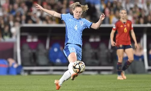 <strong> 4. Keira Walsh: </strong>Tiền vệ 26 tuổi của CLB Barcelona và tuyển Anh. Cô thành công cùng đội bóng Tây Ban Nha và cũng góp công lớn đưa Anh vào chung kết tại World Cup 2023. 10 nữ cầu thủ xuất sắc nhất thế giới năm 2023