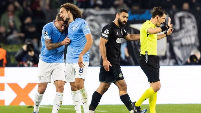 </strong> <strong> Lazio hạ Celtic 2-0: </strong>Cú đúp của Ciro Immobile giúp Lazio có 10 điểm, chính thức giành một trong 2 vé đi tiếp tại bảng E, trong khi Celtic bị loại bởi sau 5 trận họ mới có 1 điểm.<br/> <strong> Kết quả Champions League rạng sáng 29/11: PSG nguy cơ bị loại