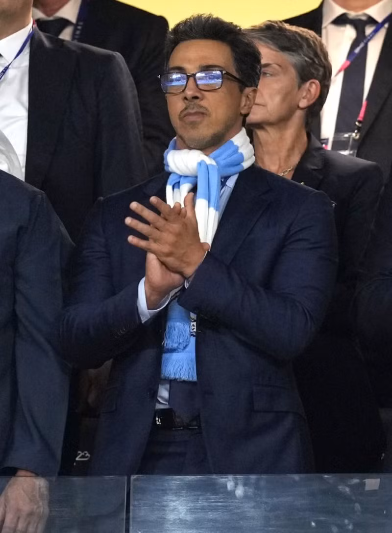 Ông Sheikh Mansour là chủ câu lạc bộ Man City. ‘Đọ’ siêu du thuyền của các ông chủ đội bóng nổi tiếng thế giới