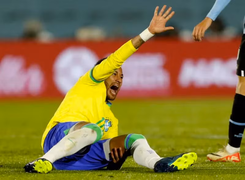 Vừa chào đón thiên thần bé bỏng, bạn gái Neymar thẳng thừng nói chia tay 