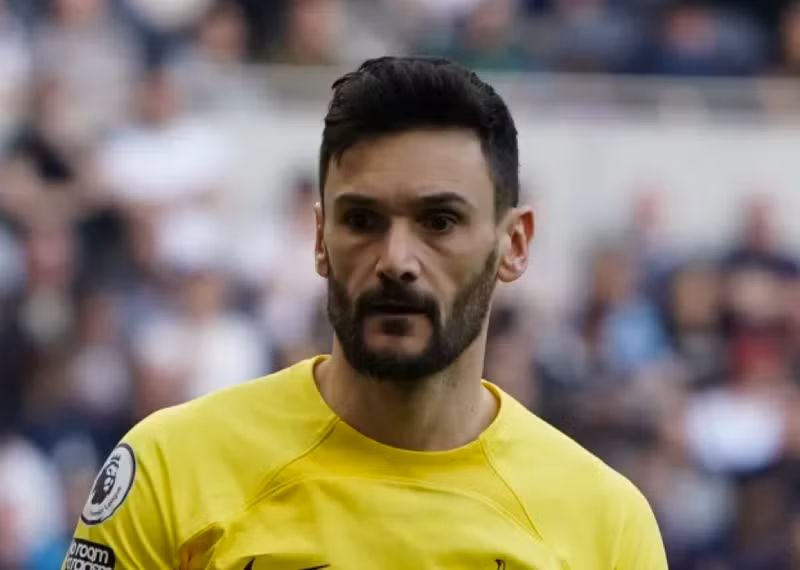 </strong> <strong> Hugo Lloris: </strong>Thủ thành 36 tuổi không chiếm được trọng dụng tại Tottenham dưới thời HLV Ange Postecoglou. Tờ Sun Sport đánh giá khả năng cao anh sẽ gia nhập bóng đá Ả Rập Xê-út.<br/> <strong> 9 ngôi sao lớn sắp gia nhập bóng đá Ả Rập