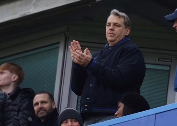 Chủ sở hữu Todd Boehly cũng bị fan Chelsea chỉ trích, họ yêu cầu ông sa thải nhà cầm quân người Argentina. Chelsea kém cỏi, fan đòi sa thải HLV