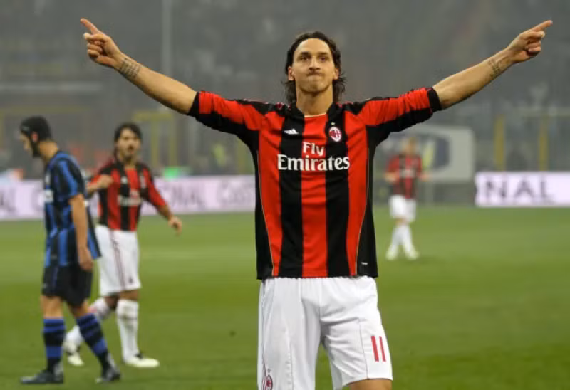 <strong> Zlatan Ibrahimovic</strong> cũng có 2 nhiệm kỳ khoác áo AC Milan và lần đầu từ năm 2010 tới năm 2012. 6 cuộc ‘tái hôn’ đầy cảm xúc của các siêu sao bóng đá