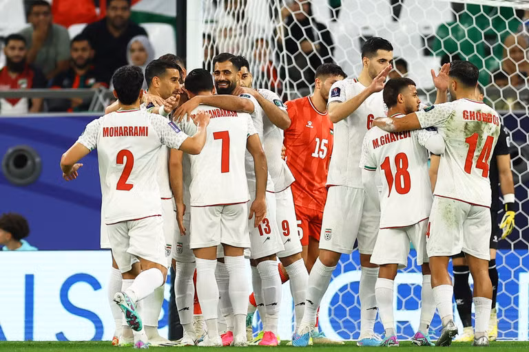 Trận còn lại ở bảng C diễn ra vào rạng sáng 15/1, đội tuyển Iran đã đánh bại Palestine 4-1. Kết quả Asian Cup bảng C, D: Không có bất ngờ