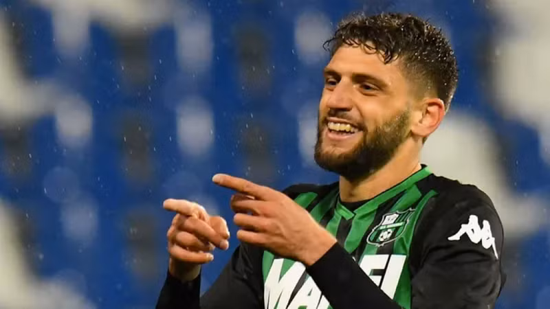8. Domenico Berardi - 33 (20 bàn + 13 kiến tạo): Tiền đạo người Ý đã đóng góp 7 bàn trong 6 trận gần nhất cho Sassuolo. Thành tích của anh chỉ kém Martinez ở giải Serie A. Cầu thủ nào ghi bàn và kiến tạo nhiều nhất châu Âu năm 2023?