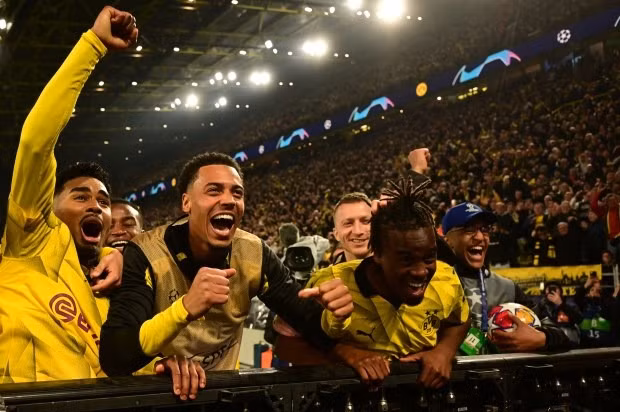 Dortmund tiếp Atletico Madrid ở lượt về tứ kết Champions League hôm 17/4 trong bối cảnh bị đối thủ dẫn 2-1 ở lượt đi. Dortmund lần đầu vào bán kết Champions League sau 11 năm