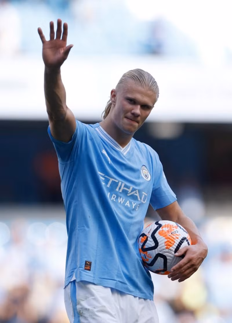 <strong> Erling Haaland: </strong>Chân sút người Na Uy tiếp tục thể hiện phong độ đáng sợ trong màu áo Man City. Trải qua 6 trận mùa này, anh đã ghi 8 bàn và 1 pha kiến tạo. 10 ngôi sao ghi bàn, kiến tạo đỉnh nhất châu Âu mùa này