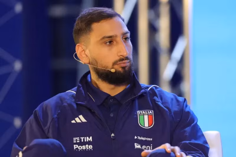 <strong> Gianluigi Donnarumma:</strong> Ý cũng giống Na Uy không thể dự World Cup tại Qatar, dù đã vô địch EURO 2021. Hiện tại, Ý cũng chưa giành vé đến Đức khiến thủ thành PSG nguy cơ lỡ hẹn giải đấu.<br/> <strong> 10 siêu sao nguy cơ lỡ hẹn với EURO 2024