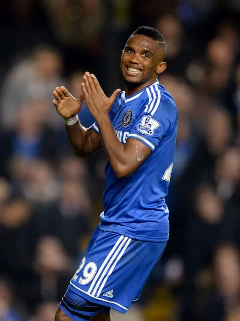 Phí chiêu mộ Samuel Eto'o vào năm 2013 cũng được cho là để ngoài sổ sách. Chelsea gặp bất lợi khi để rò rỉ thông tin ‘động trời’