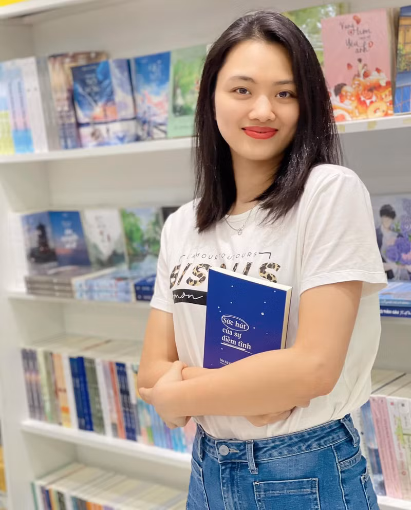 Cô gái quê Thái Bình hiện theo học ngành quản trị kinh doanh của Đại học kinh tế, Đại học Quốc gia Hà Nội. Hotgirl tài sắc vẹn toàn của bóng chuyền Việt Nam