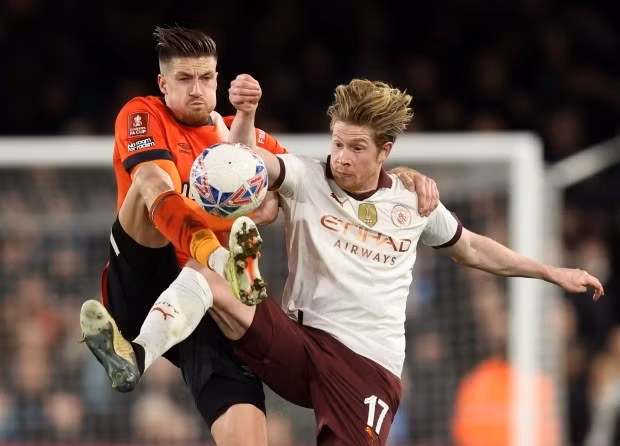 Nhạc trưởng Kevin De Bruyne cũng rực sáng với 4 pha kiến tạo. Chùm ảnh: Haaland làm nên lịch sử gần 100 năm tại Man City