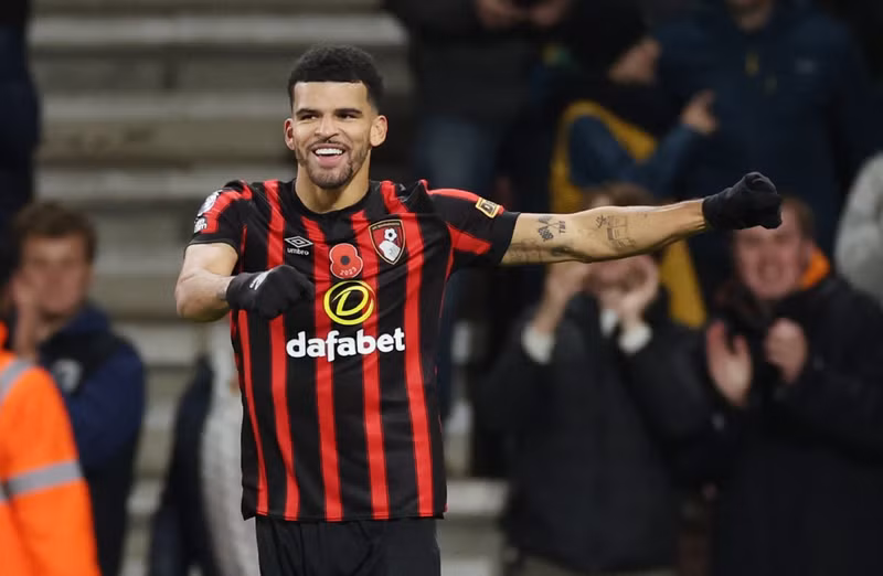 </strong> <strong> Cầu thủ gây áp lực nhiều nhất:</strong> Dominic Solanke (Bournemouth) có 1.240 lần gây áp lực lên cầu thủ đối phương. Anh cũng ghi 19 bàn và 3 kiến tạo, góp công lớn vào vị trí thứ 12 của đội nhà.<br/> <strong> Loạt cái nhất ấn tượng tại Ngoại hạng Anh 2023-2024