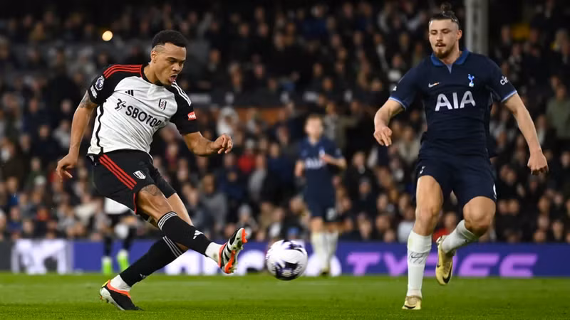 Tottenham phải nỗ lực nhiều hơn ở 9 trận còn lại mới hy vọng giành vé dự Champions League mùa sau. Tottenham thảm bại ở Ngoại hạng Anh