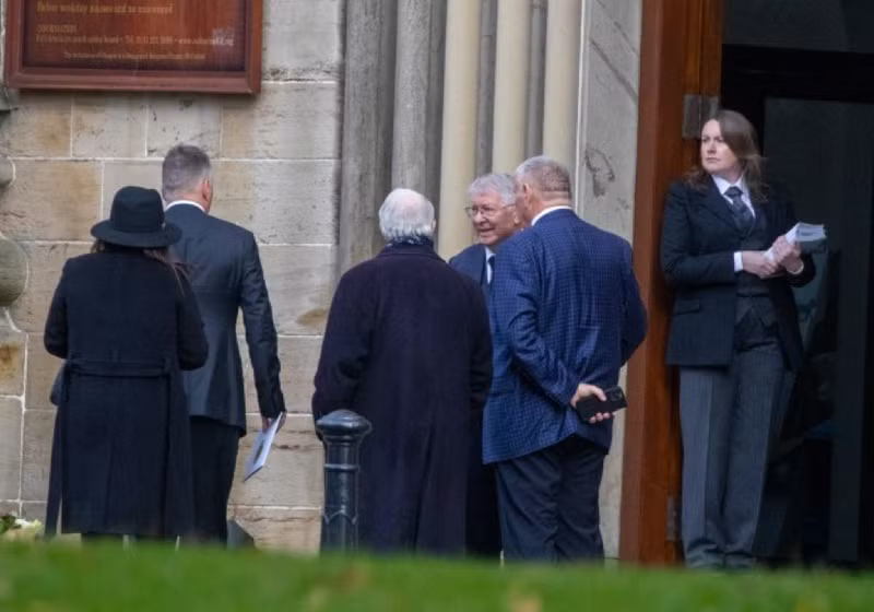 Bà Cathy Ferguson gắn bó cùng Sir Alex gần 60 năm qua. Beckham và nhiều huyền thoại bóng đá tiễn biệt vợ Sir Alex Ferguson
