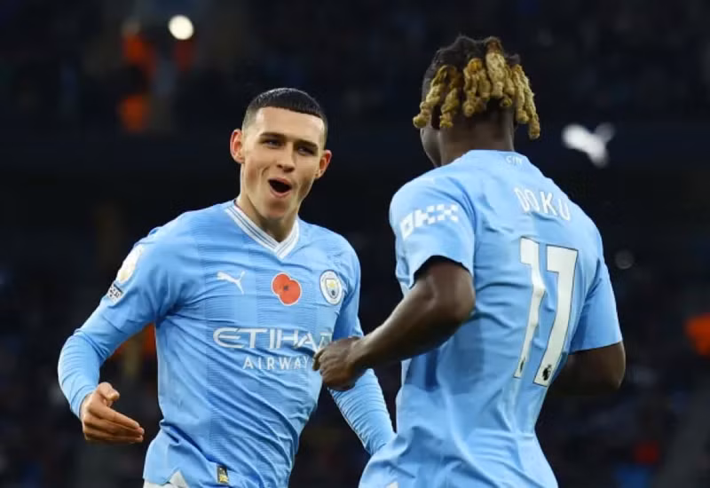 Phil Foden cũng gây ấn tượng khi ghi bàn thắng nâng tỷ số lên 4-0 cho đội chủ nhà ở phút 64. ‘Bão’ tạm lặng ở Man Utd, Man City lên đỉnh bảng