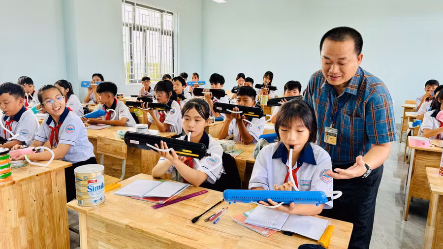 Những tiết học âm nhạc của thầy Hà Minh Tú.