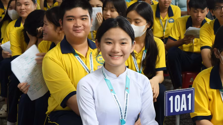 Học sinh Trường Tiểu học - THCS - THPT Lê Quý Đôn (Hàm Thắng) tham gia lễ phát động.