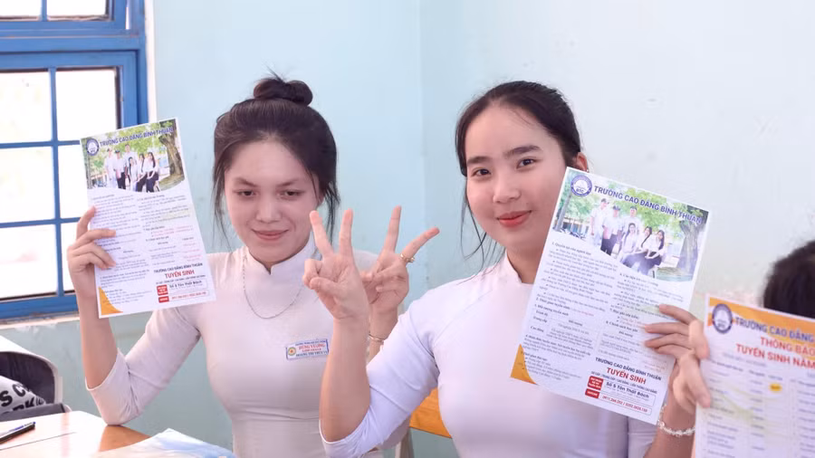 Các học sinh trong buổi tư vấn tuyển sinh của Trường Cao đẳng Bình Thuận. Ảnh: Trường Cao đẳng Bình Thuận.